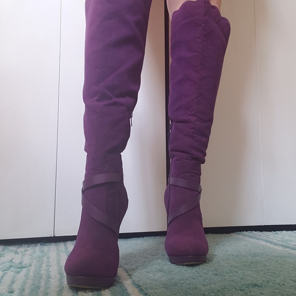 ❌SOLD❌ Knee-High Soleh Boots With Scalloped Edge and Wrap - Picture 4 of 9